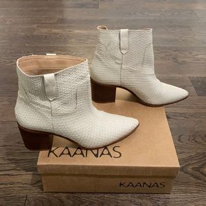 Kaanas Bonarda Ivory Booties Size 9
